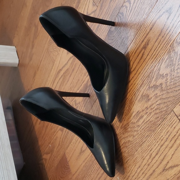 Kendall + Kylie Black Heels - Picture 1 of 12